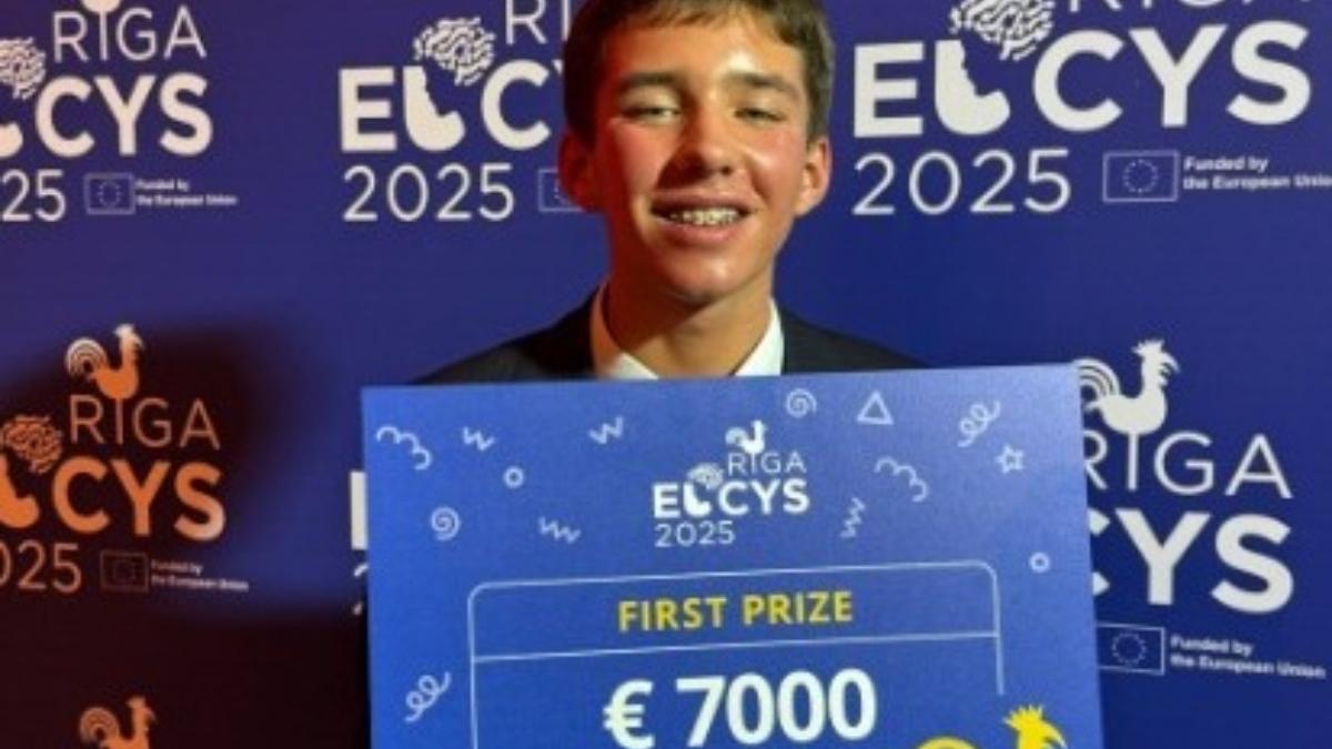 un adolescent a construit un robot in forma de broasca testoasa care gaseste microplastice in apa proiectul i a adus 50 000 de dolari
