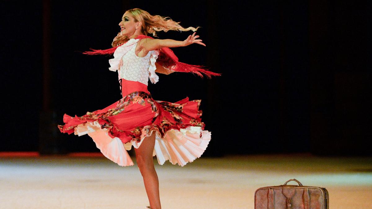 sotia lui dmitri peskov patinatoarea tatiana navka cere de la ue 2 milioane de euro despagubiri