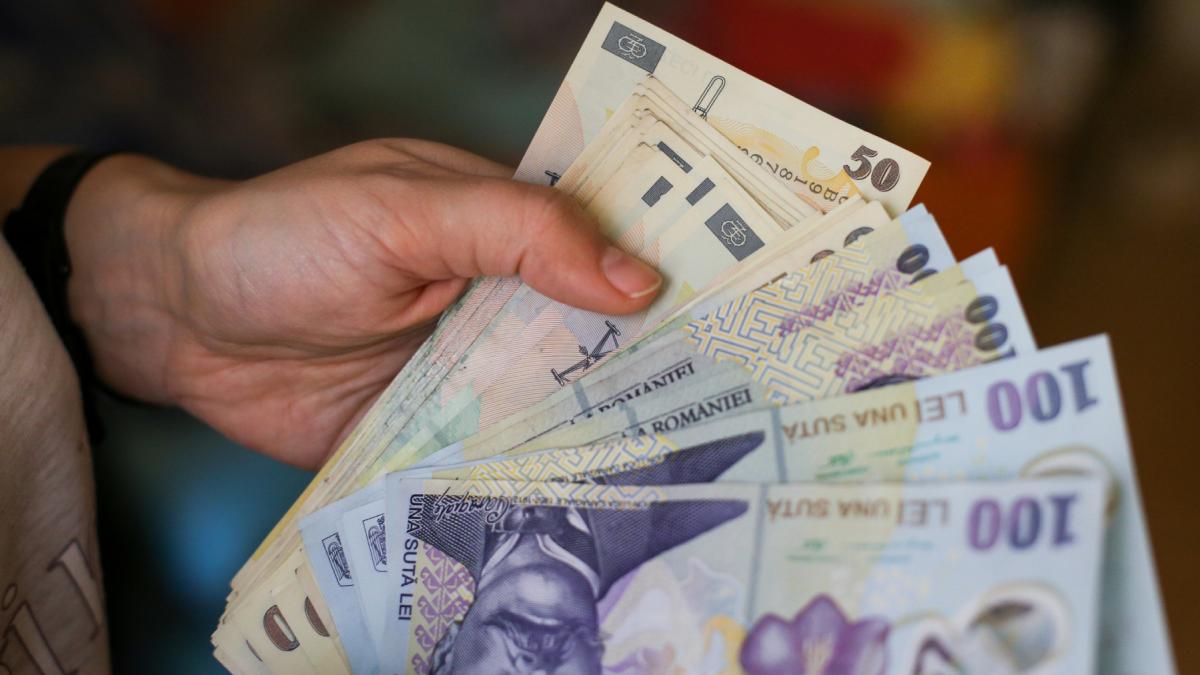 bancnote romanesti numerar bani ron lei