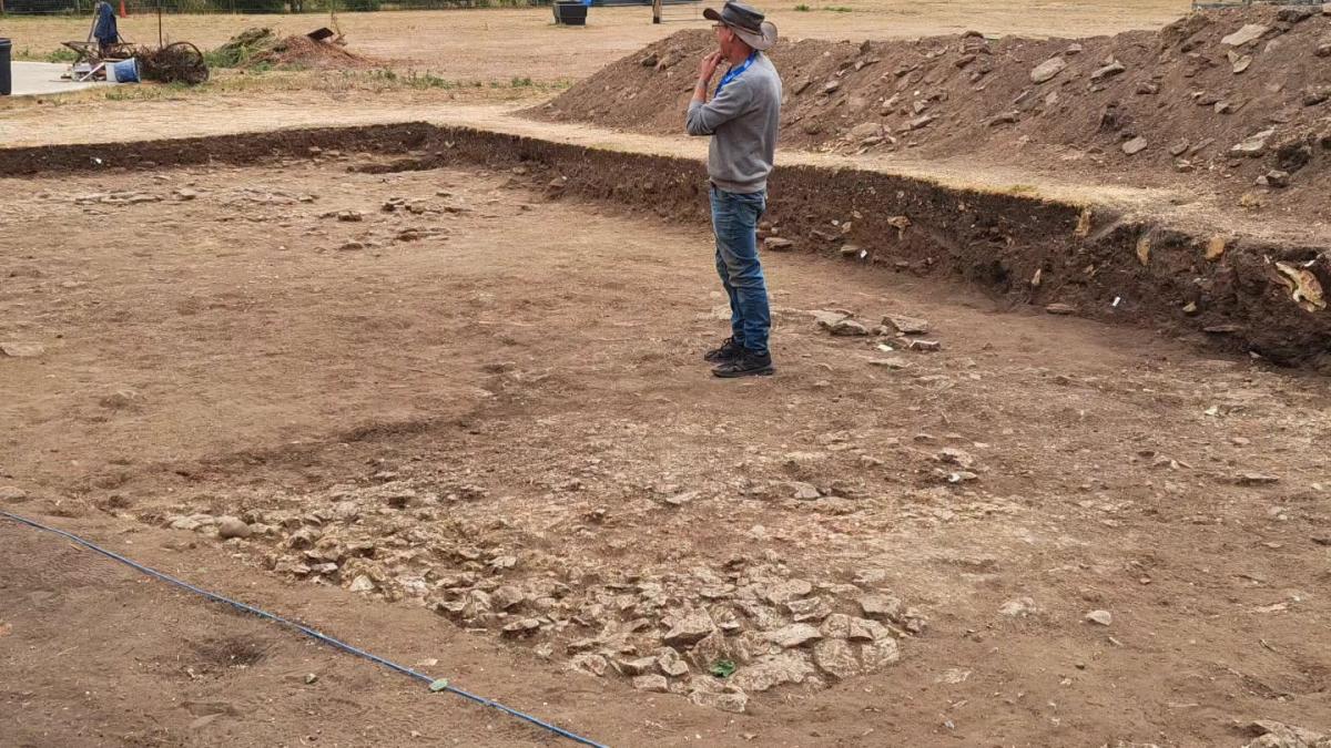 o femeie din marea britanie nu stia ce comoara se ascundea in curtea casei arheologii au scos la iveala ruinele unui oras roman antic