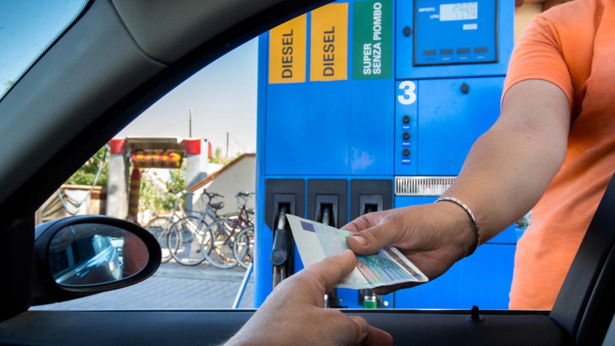 tara din ue unde locuiesc cei mai multi romani din diaspora reduce accizele la motorina cat scade pretul si pana cand se aplica masura
