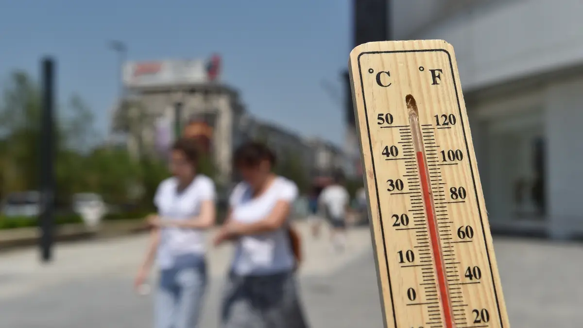 revin temperaturile sufocante anm a emis un cod galben de caldura extrema in 7 judete se anunta nopti tropicale harta