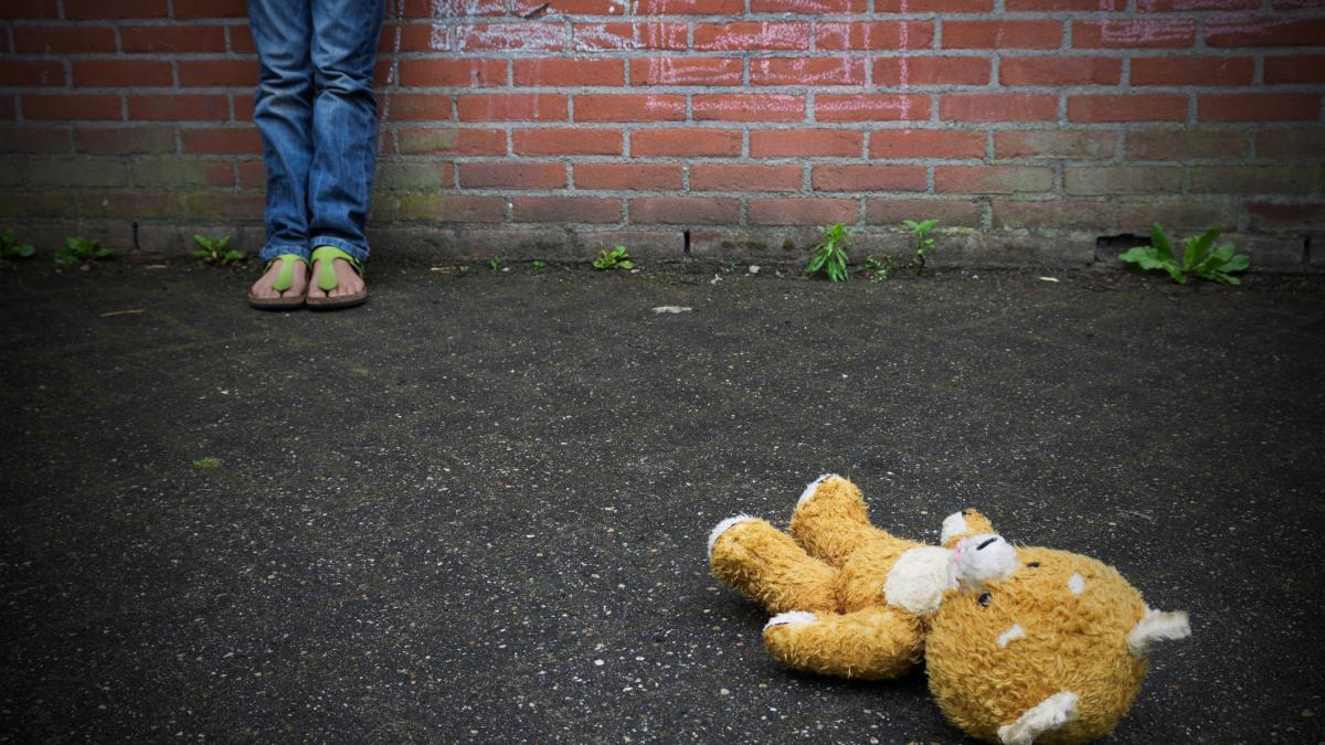 au maritat o fetita de 11 ani cu un tanar de 20 trei parinti condamnati la inchisoare dupa ce copila a ramas insarcinata