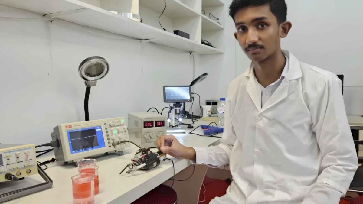 un elev de 17 ani a construit din piese vechi de la laptop si televizor un purificator de apa alimentat cu energie solara