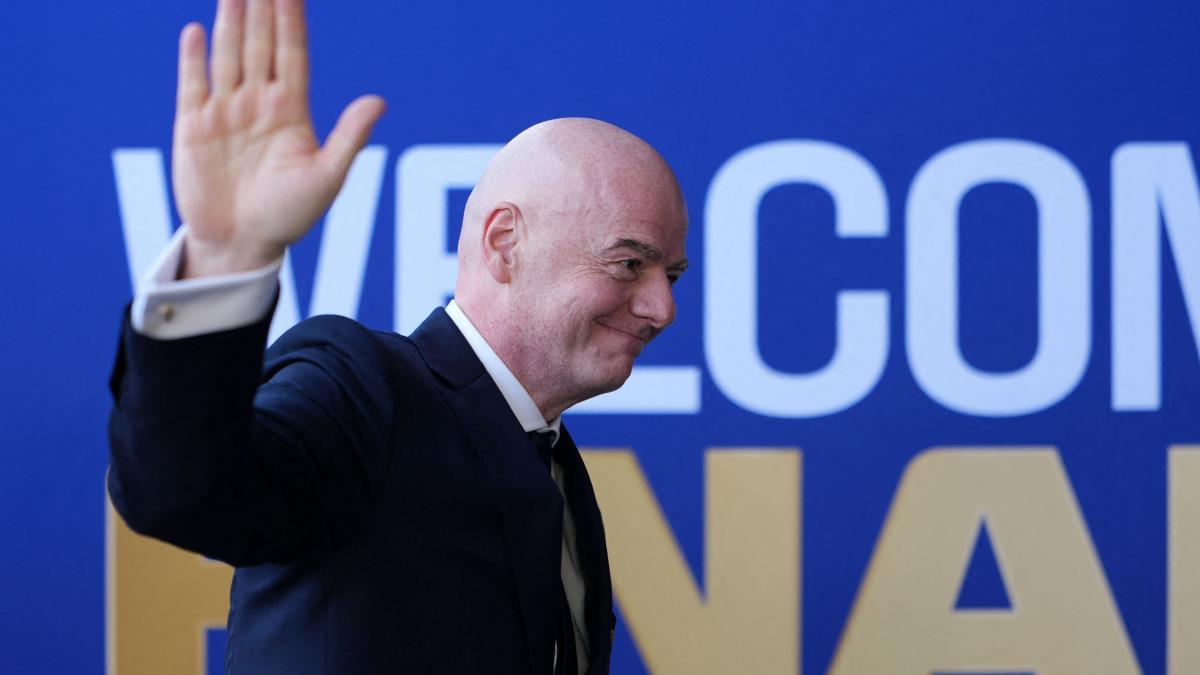 consilierul principal al lui infantino a demisionat de la fifa andy burnham este omul nepotrivit pentru a conduce organizatia