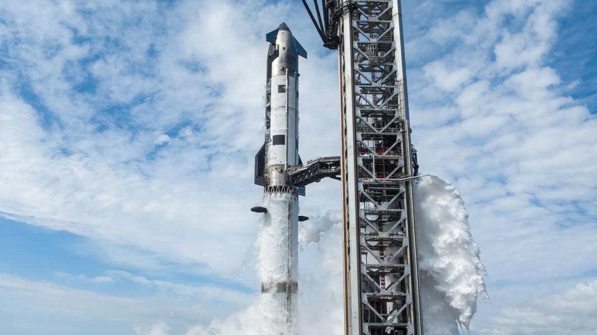 reuters va vopsi spacex racheta in roz intrebarile investitorilor depasesc misiunile spre luna si marte