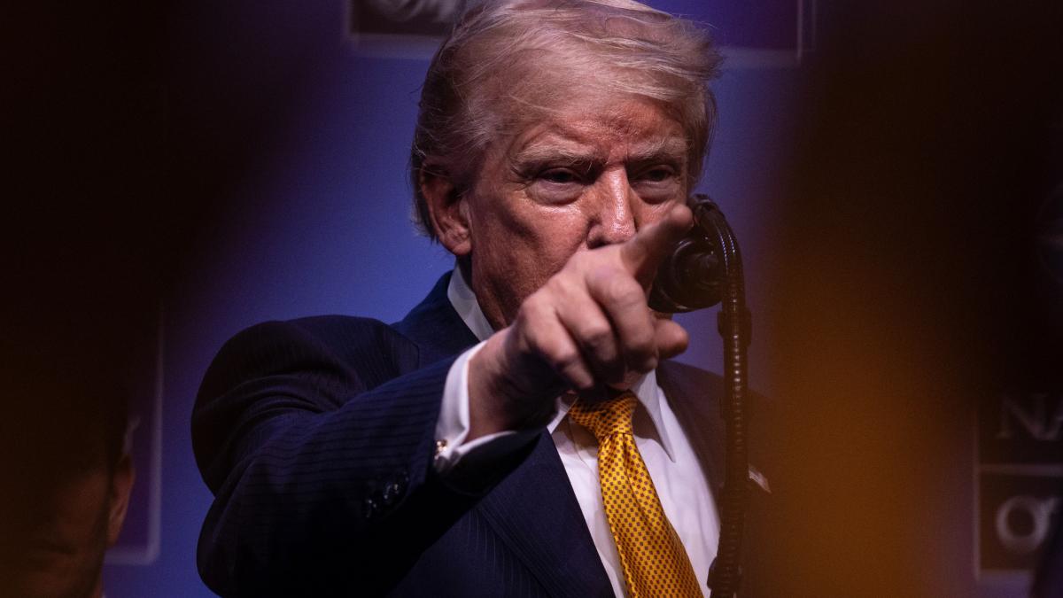 sua isi indeamna cetatenii sa plece din orientul mijlociu fiti pregatiti de o escaladare trump a amenintat ca va lovi iranul