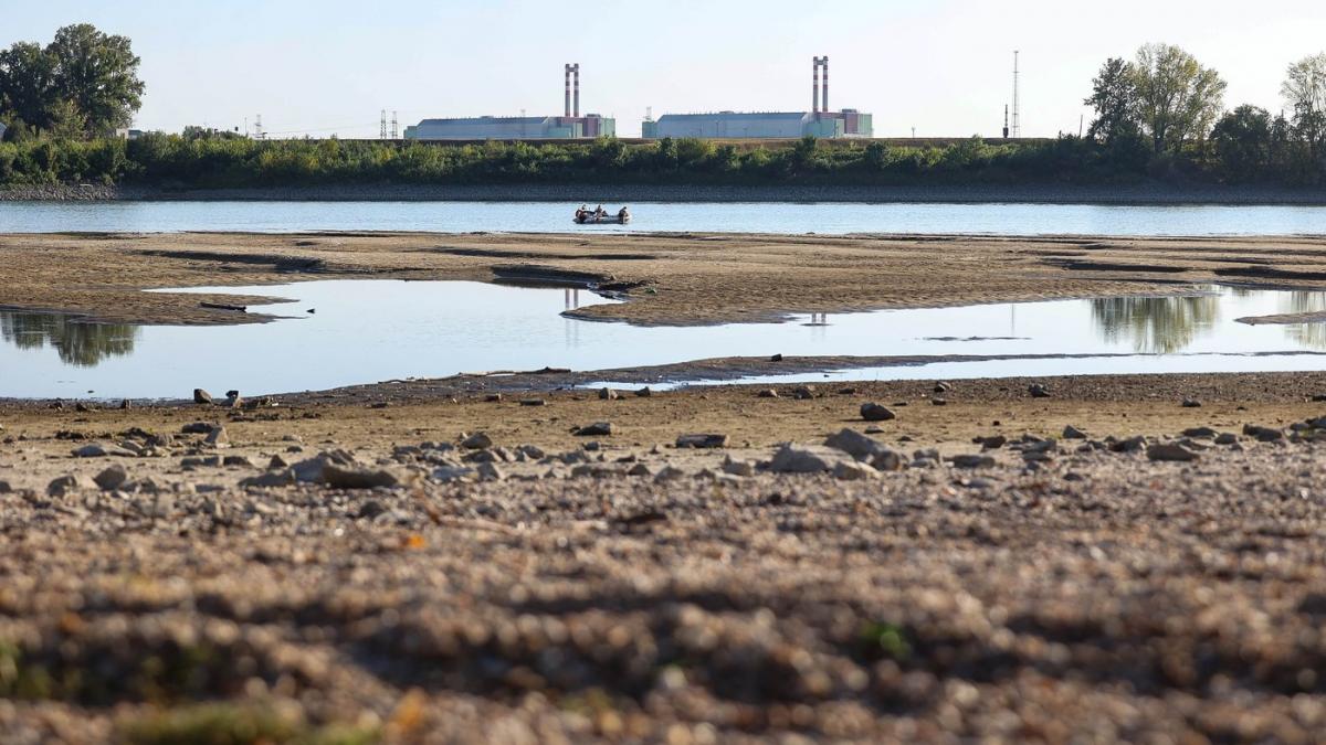 centrala nucleara de la paks din ungaria a fost oprita complet din cauza scaderii dunarii
