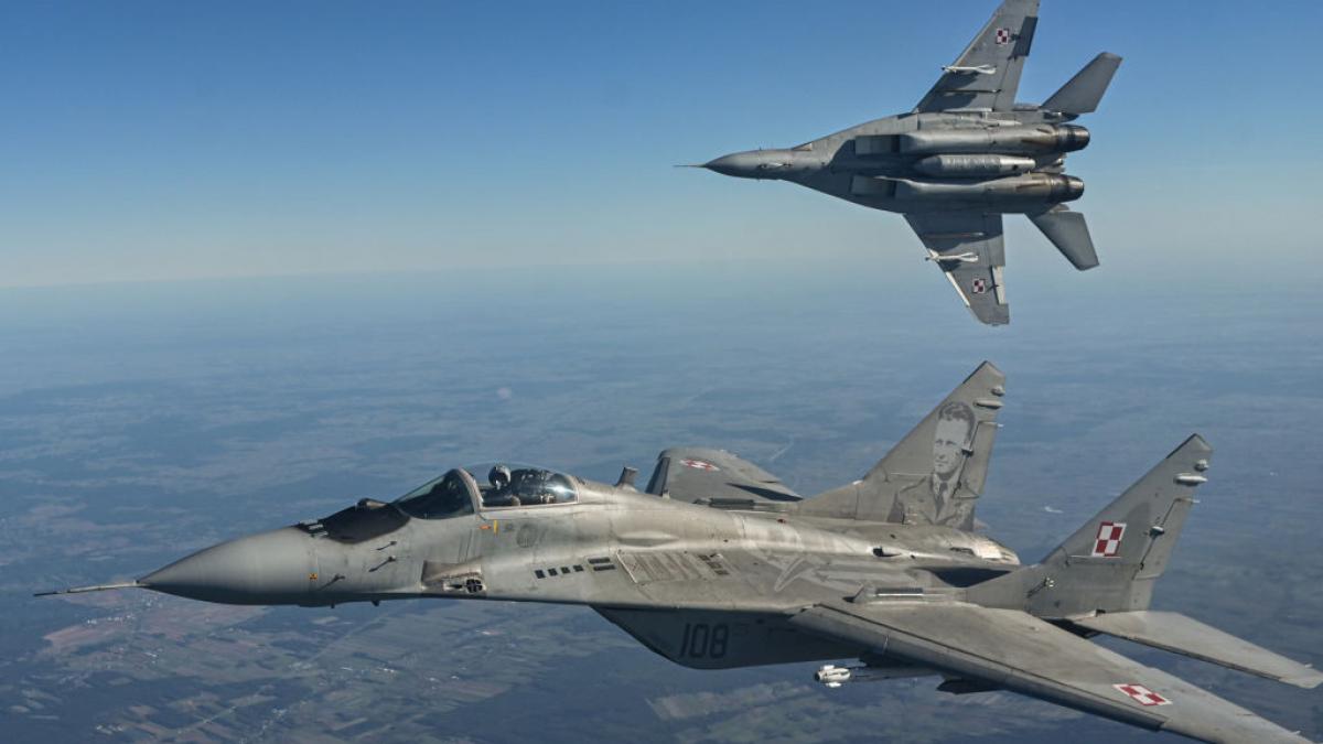 alerta in polonia doua f 16 au interceptat un avion spion rusesc in apropierea coastei