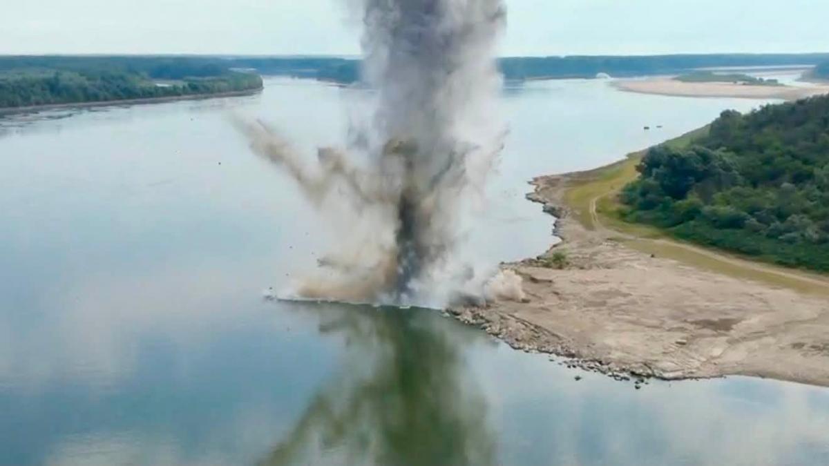 armata reia operatiunea de detonare a stancii parjoaia cu 60 de kilograme de explozibil