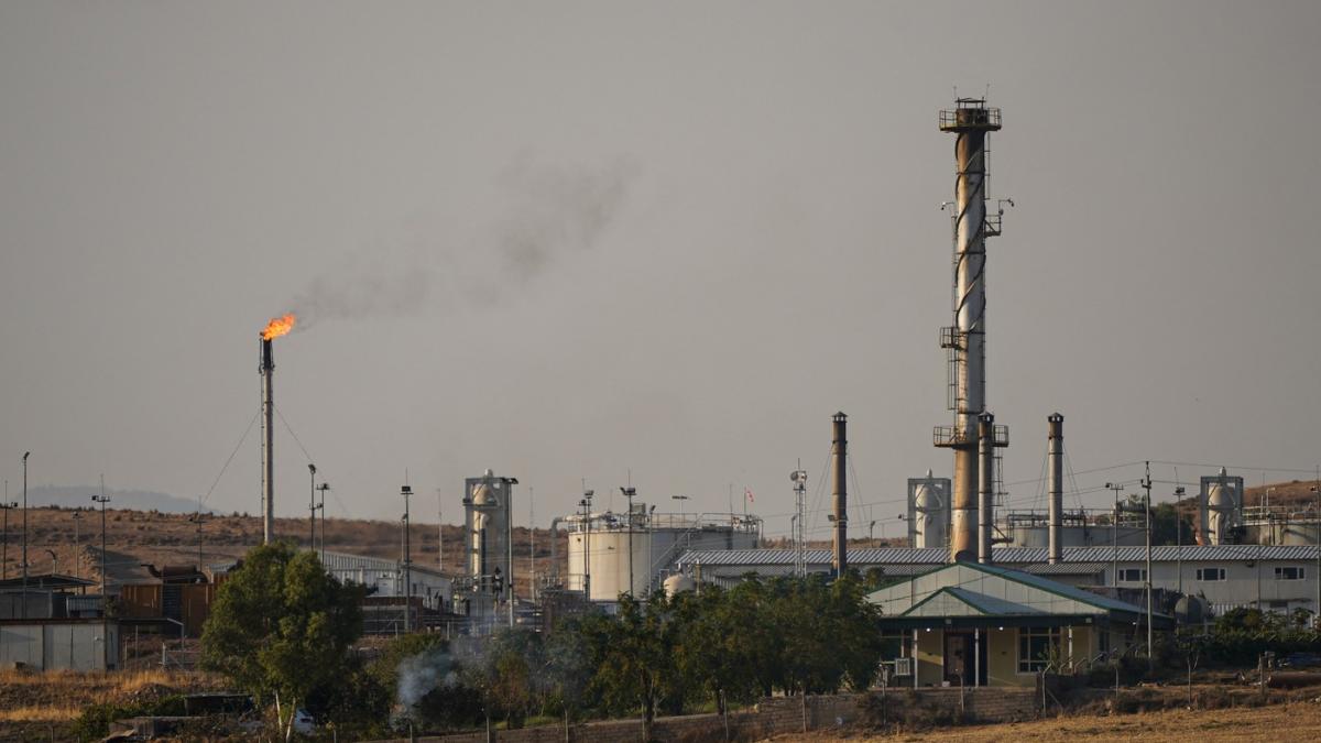conducta de petrol dintre irak si turcia ramane deschisa inca un an poate transporta pana la 750 000 de barili pe zi