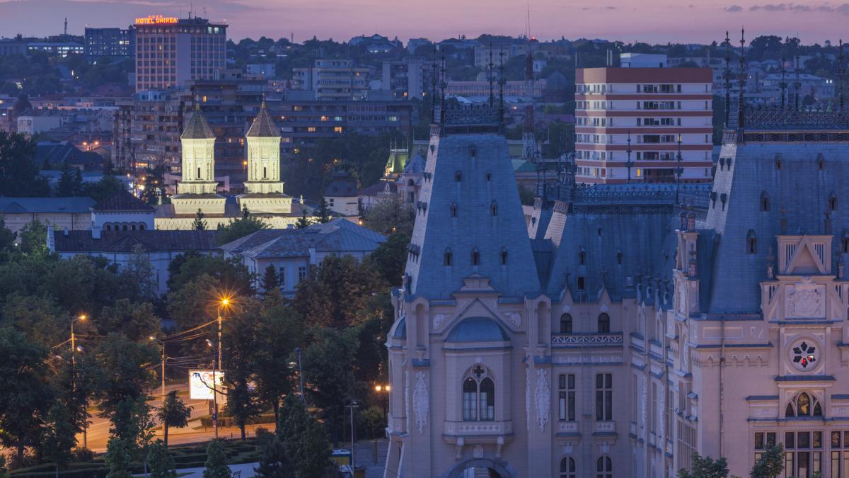 scandal in iasi dupa oprirea iluminatului public noaptea muraru ii cere lui chirica sa anuleze masura s a reinstaurat ceausismul