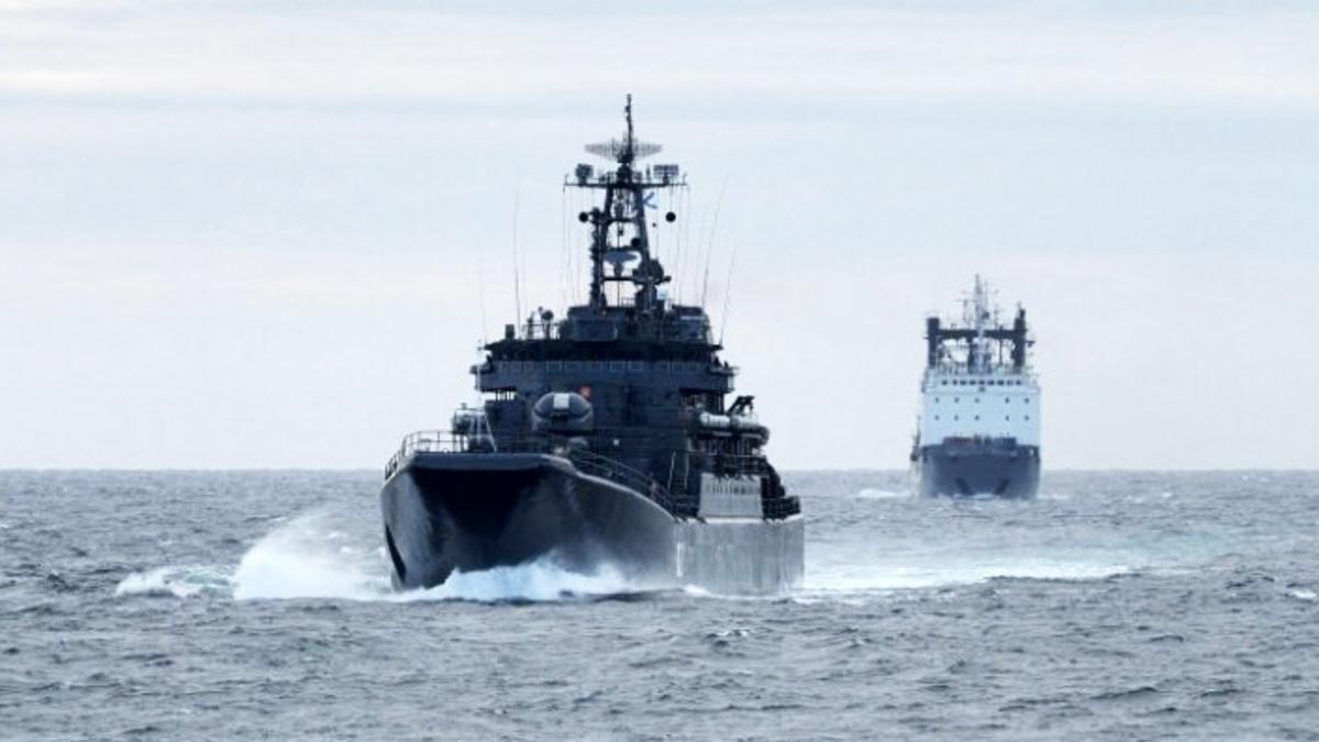 ucraina i a alungat pe rusi de la marile calde rusia si a adunat o flotila in arctica pentru exporturi de petrol pe rutele nordice