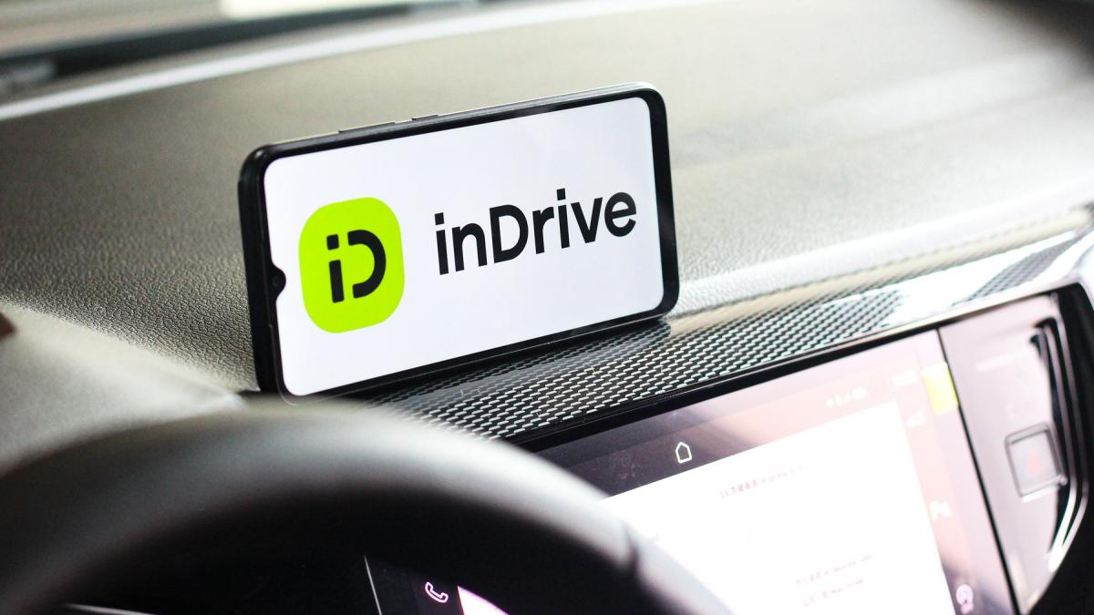 un nou rival pentru uber si bolt vine in romania pasagerii indrive vor putea negocia pretul cursei