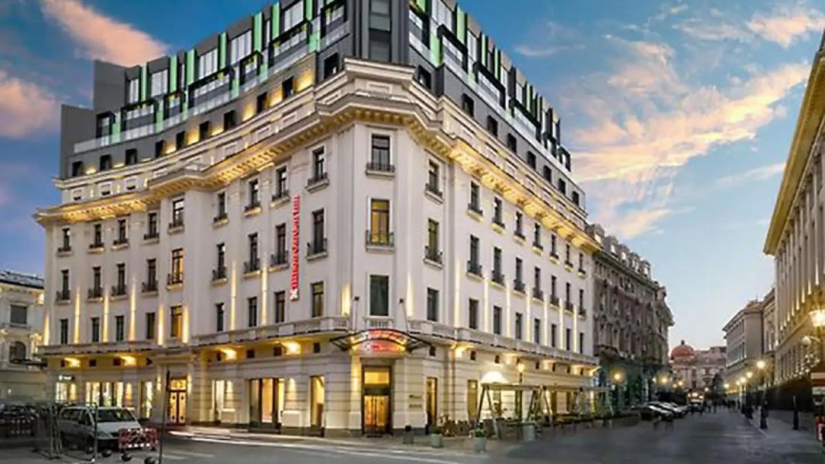 primul hotel de lux din romania care a anuntat ca stinge lumina dupa ora 23 00 ofera si reducere la mancarea rece din restaurant