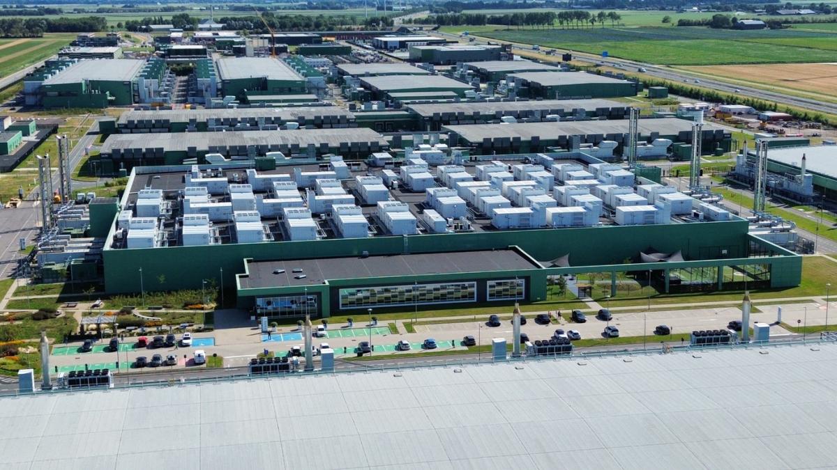 dispozitivele chinezesti care transmit date cu viteza luminii sunt vitale pentru fabricile ai din sua acum trump vrea sa le interzica