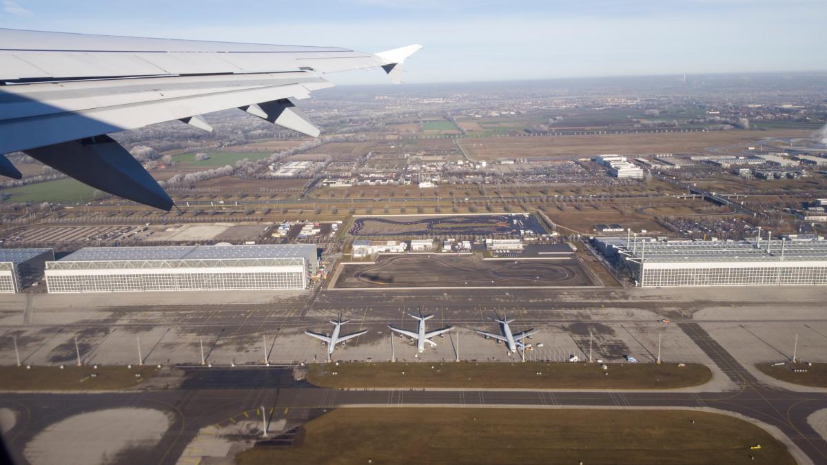 poza facuta dintr-un avion care a decolat de pe Aeroportul din Leipzig