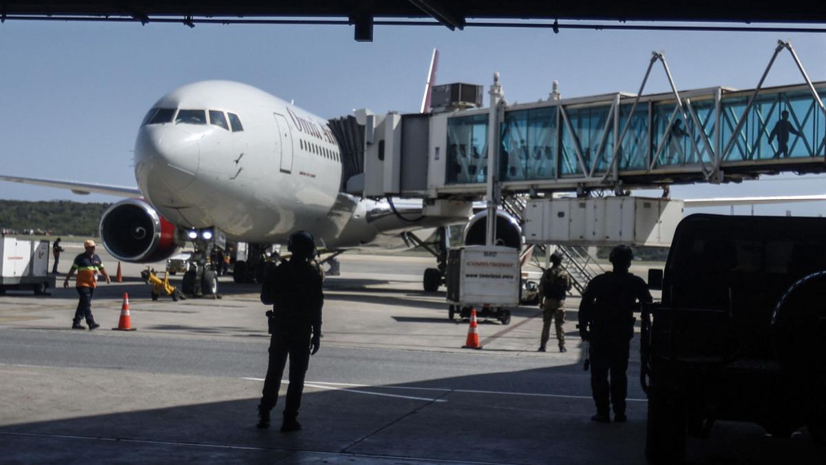 sua au deportat peste 100 de venezueleni pentru prima data de la cutremurele mortale din iunie