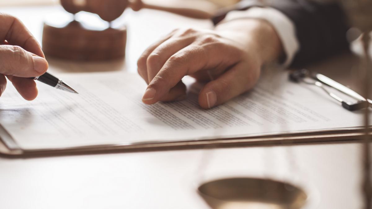 un barbat din italia i a lasat mostenire sotiei 1 8 milioane de euro apoi a aparut o fiica secreta si situatia s a complicat