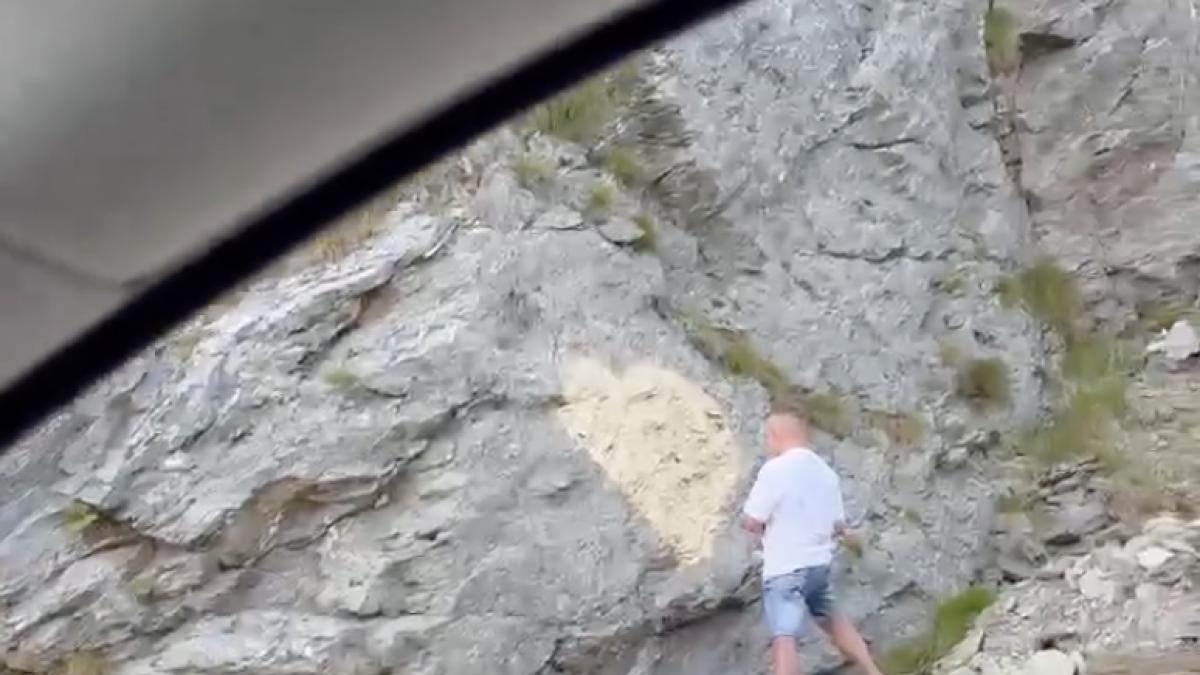 barbatul care vandalizat o stanca pe transfagarasan cu o declaratie de dragoste e cautat de politie si comisarii de mediu