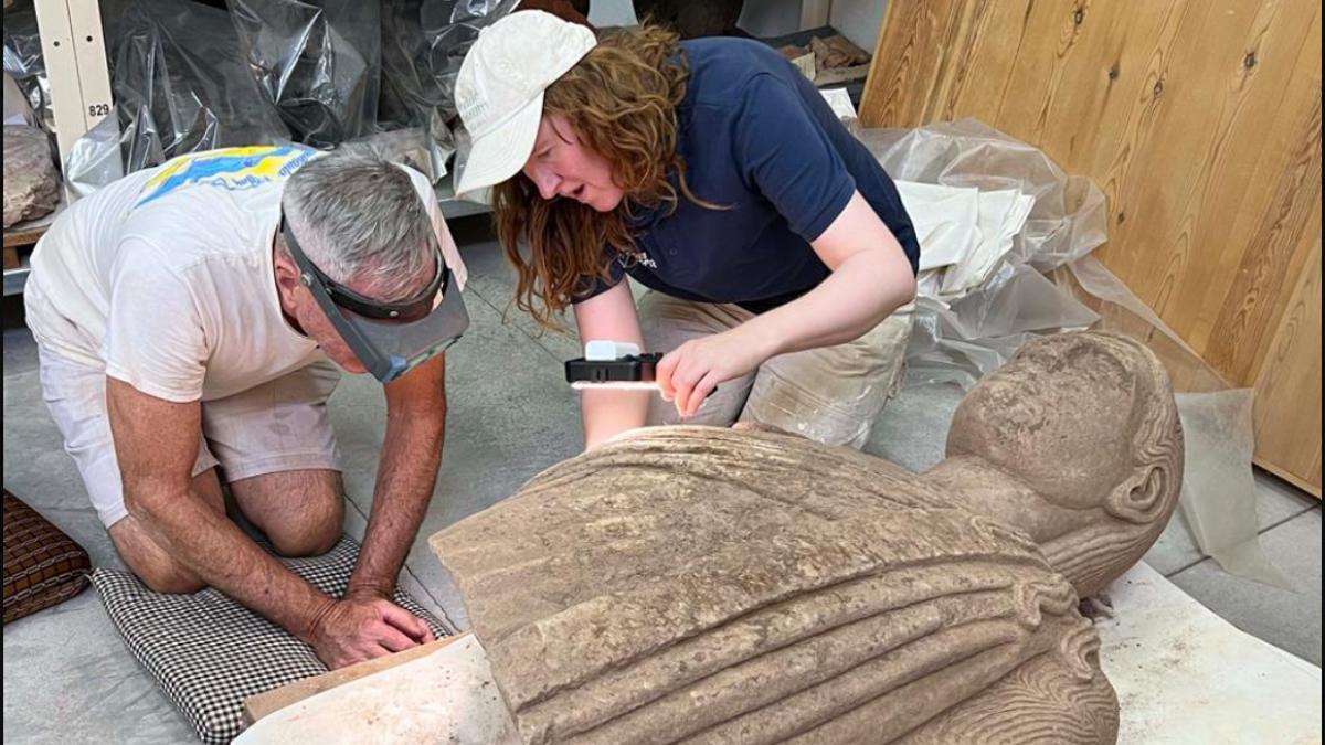 descoperire arheologica senzationala in turcia o statuie veche de 2 000 de ani a fost folosita pentru repararea unui drum roman