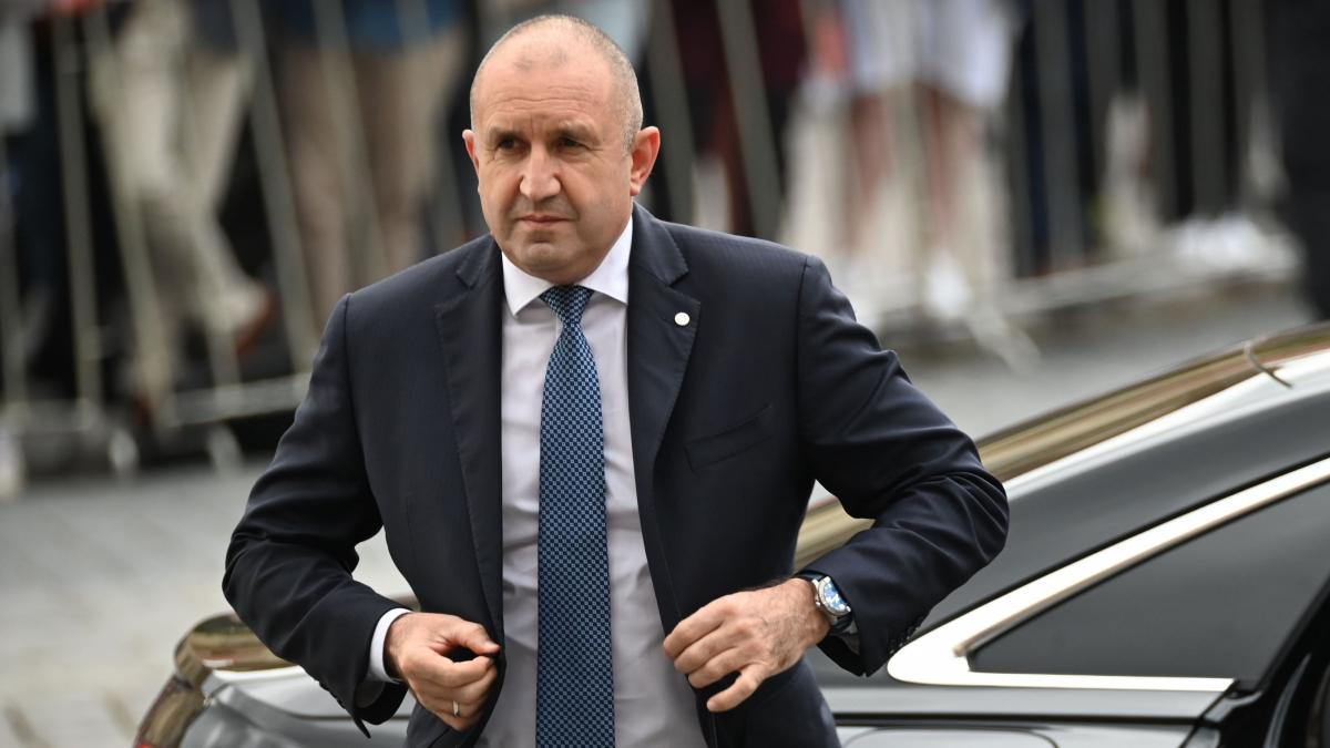 bulgaria isi face un centru de tehnologii spatiale la aeroportul dobroslavti rumen radev a facut anuntul