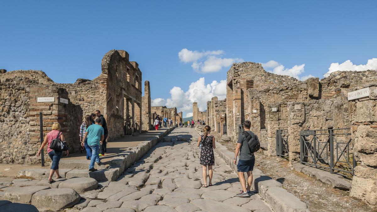 cum era gestionat smart traficul in pompeii acum 2000 de ani aveau chiar si bumpere pe strazi