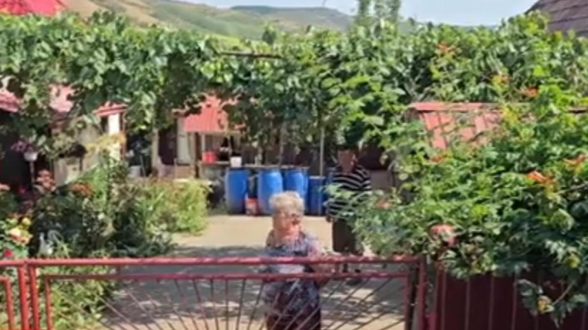 mii de romani primesc apa cu portia din cauza secetei sunt restrictii in 141 de localitati retelele de distributie nu mai fac fata