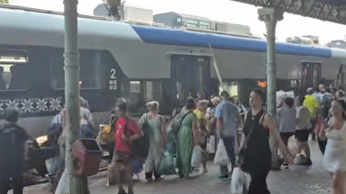 era mai bun trenul vechi noile garnituri pesa au enervat calatorii de la primele drumuri aer conditionat defect si intarzieri