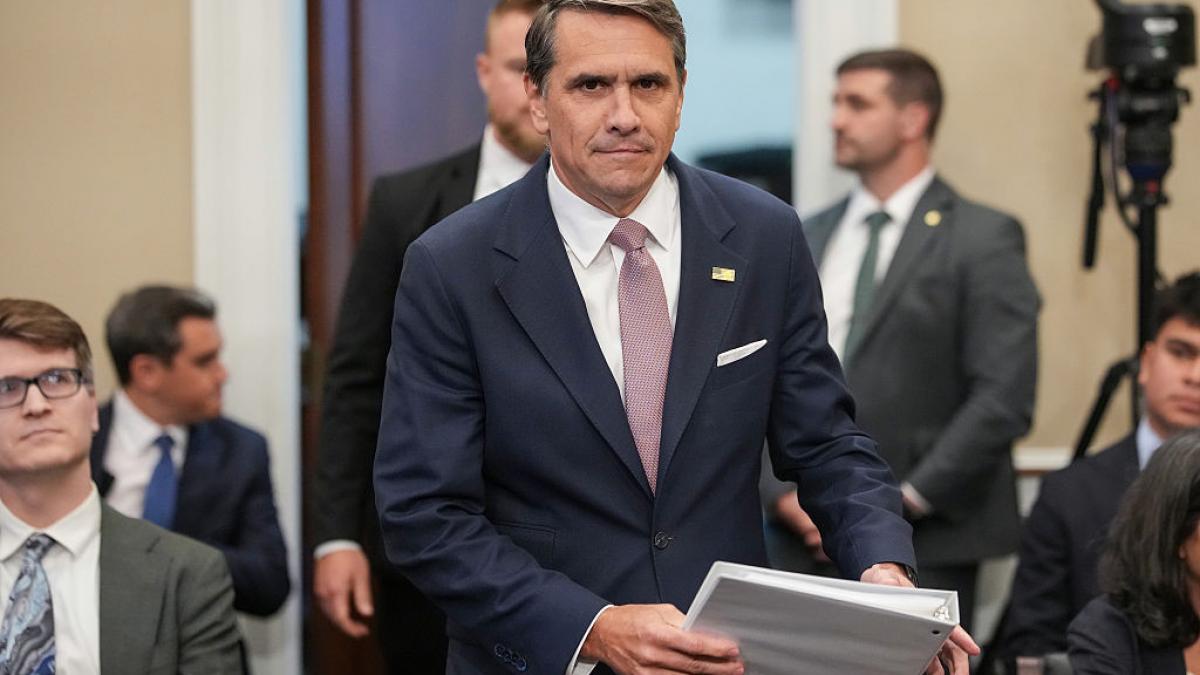todd blanche fostul avocat al lui trump confirmat de senat in functia de procuror general al sua el era interimar din aprilie