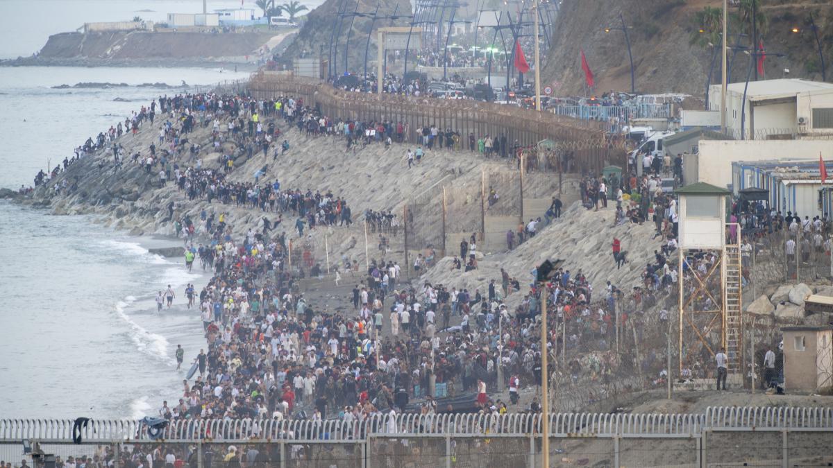 ue cheama gigantii tech la discutii si cere monitorizare dupa criza migrantilor de la ceuta alimentata de dezinformare online