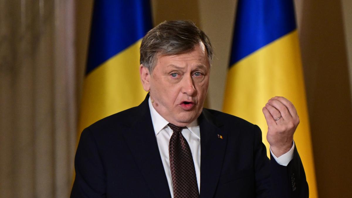 crin antonescu considera ca nicusor dan ar trebui sa demisioneze daca nu rezolva criza politica formula pro europeana a esuat