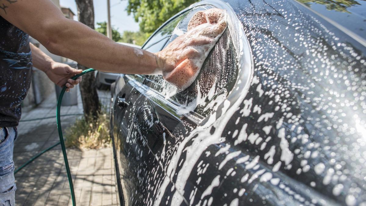 germania a anuntat amenzi de pana la 50 000 de euro celor care isi spala masina acasa