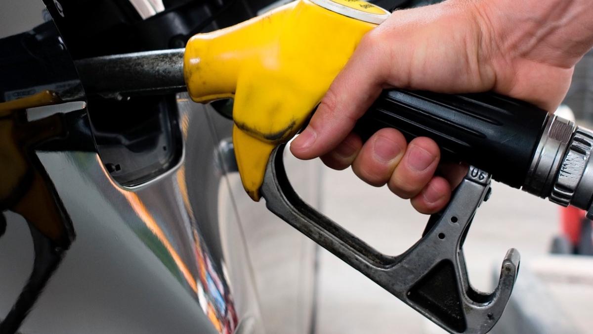 motorina premium se apropie de pragul de 11 lei pe litru iar carburantii standard si au pastrat preturile de sambata