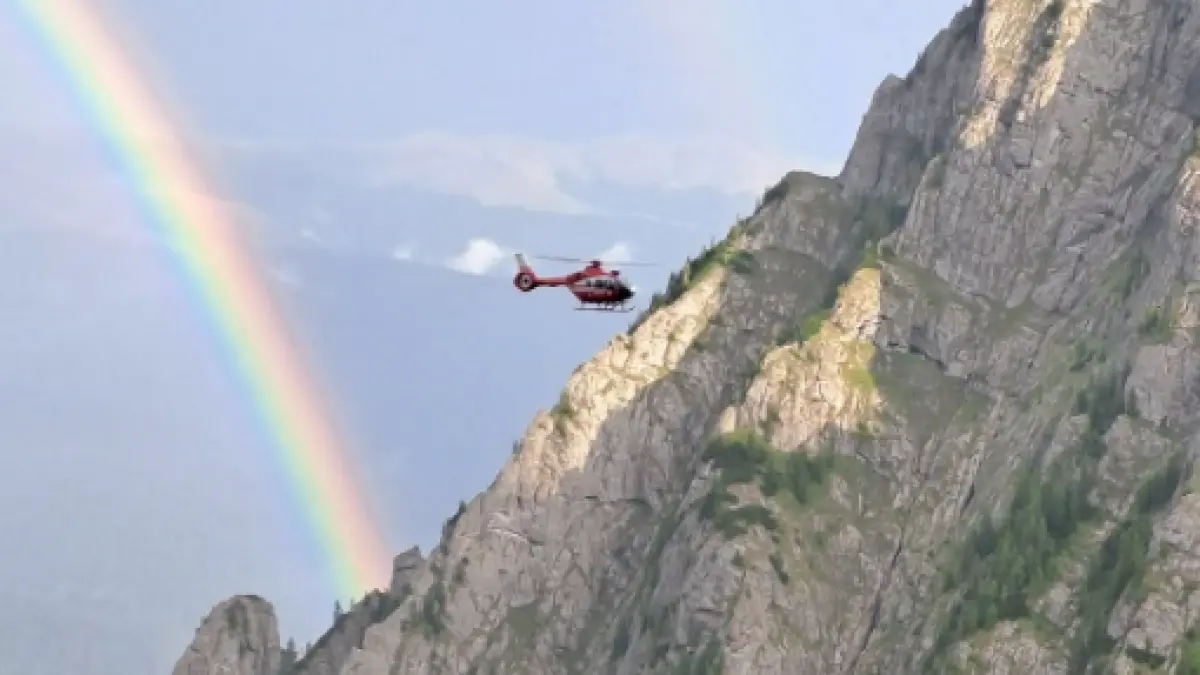 salvamontisti germani recuperati cu elicopterul din bucegi ne au spus ca nu credeau ca e posibil in romania poate doar in elvetia