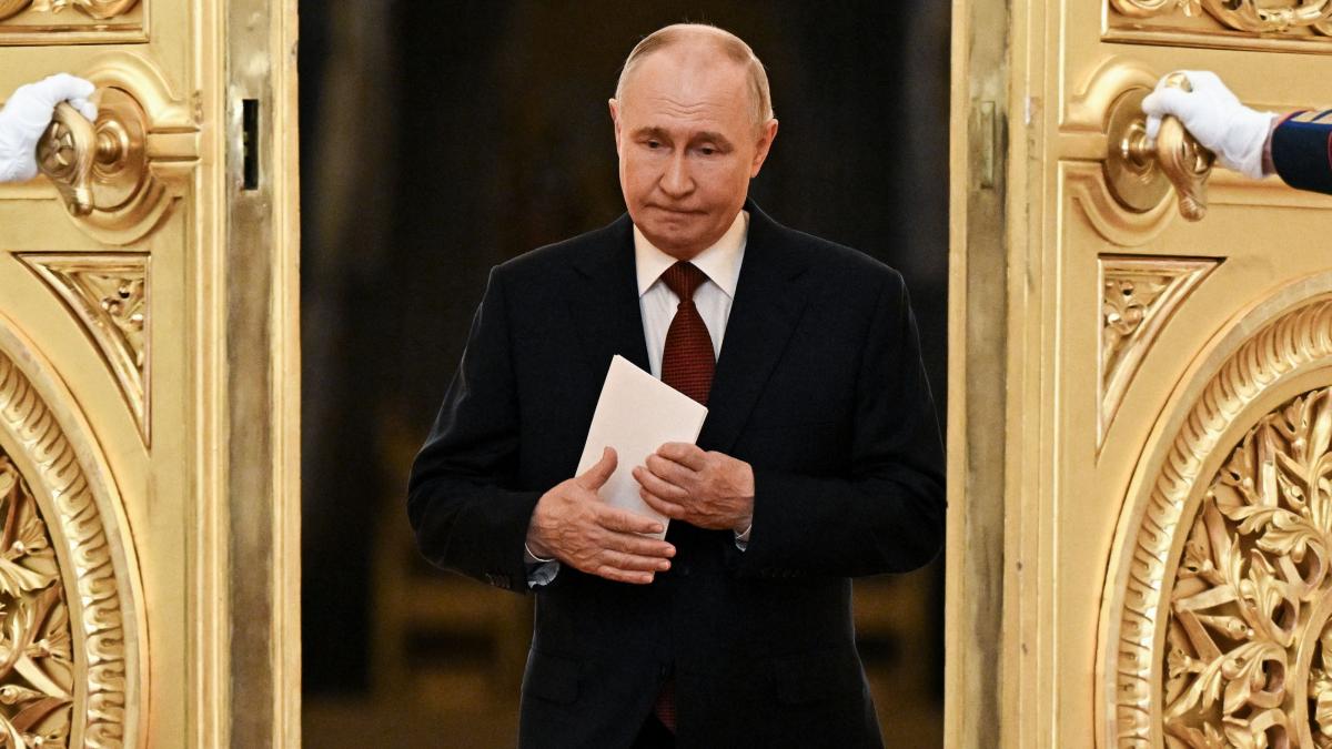putin fuge din moscova de dronele lui zelenski a plecat din nou in siberia pentru a treia oara n ultimele trei saptamani