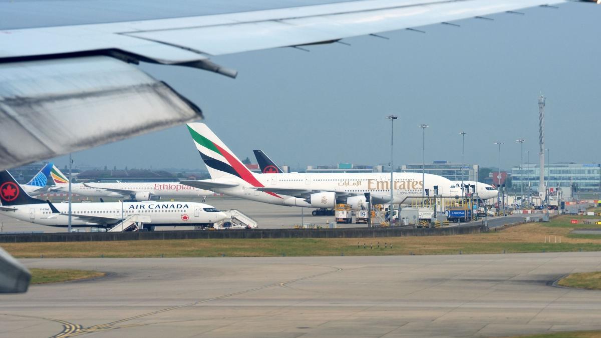 un copil a refuzat sa se aseze si sa si puna centura in avion apoi zborul a fost anulat