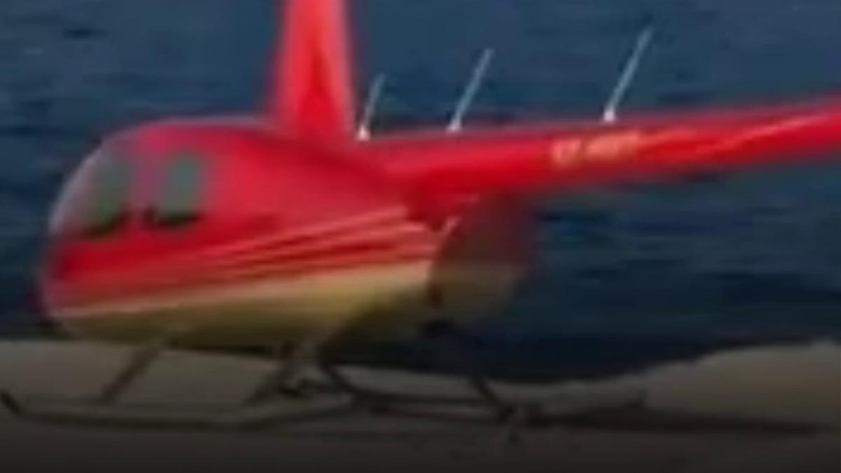 un elicopter a aterizat pe o plaja din grecia printre turisti pentru ca un pasager ar fi vrut sa inoate politia a deschis o ancheta