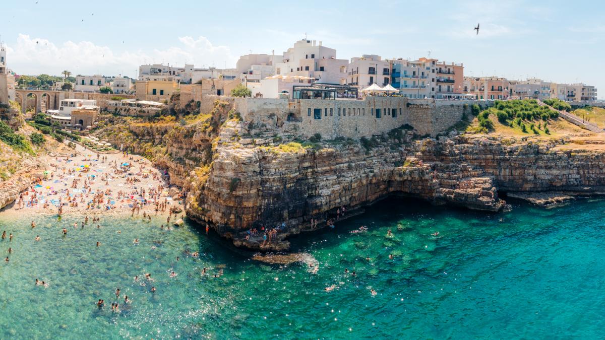 video o turista a ramas agatata de o stanca dupa ce s a catarat cu mainile goale in cautarea locului ideal pentru o fotografie