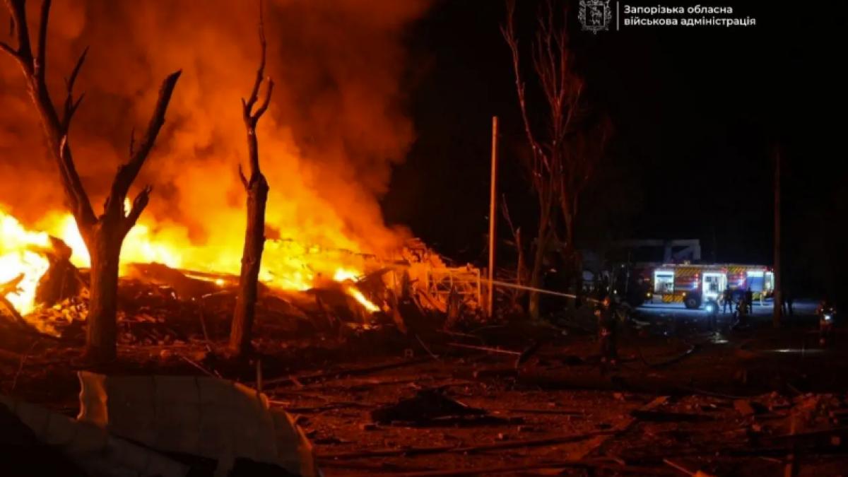 rusii au atacat cu rachete balistice kiev si zaporojie au fost zeci de explozii si incendii cinci morti si 21 de raniti