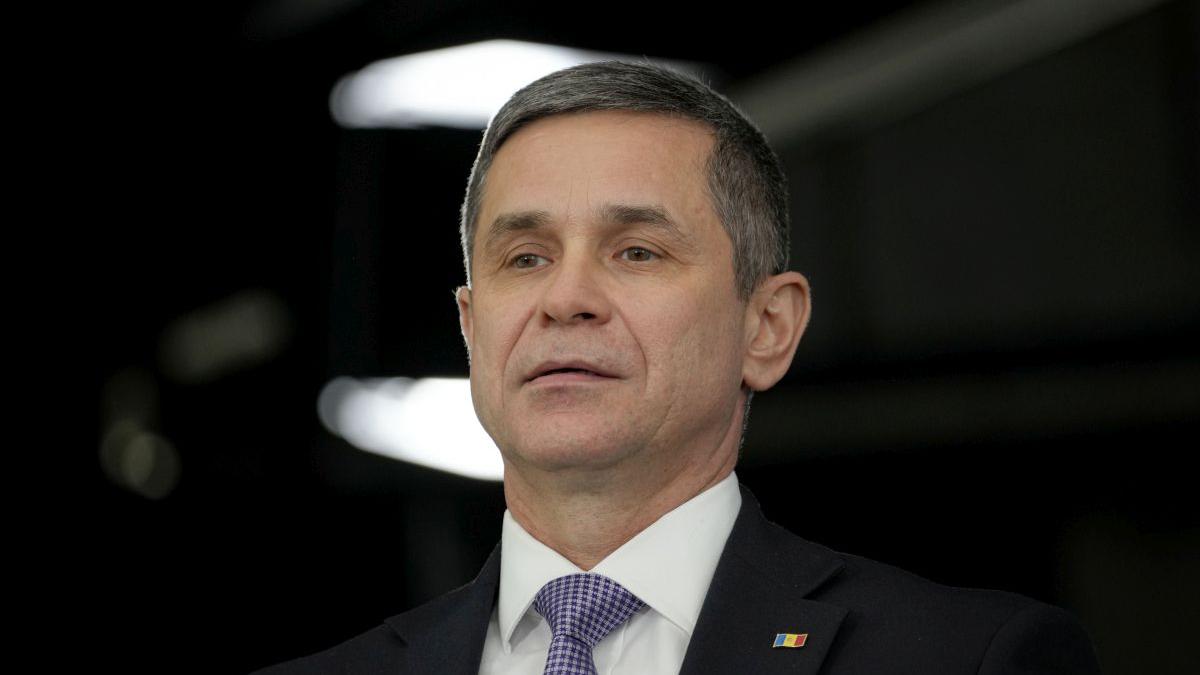 ministrul apararii din moldova a refuzat sa raspunda la o intrebare in limba rusa nu va inteleg a raspuns la intrebarea in romana