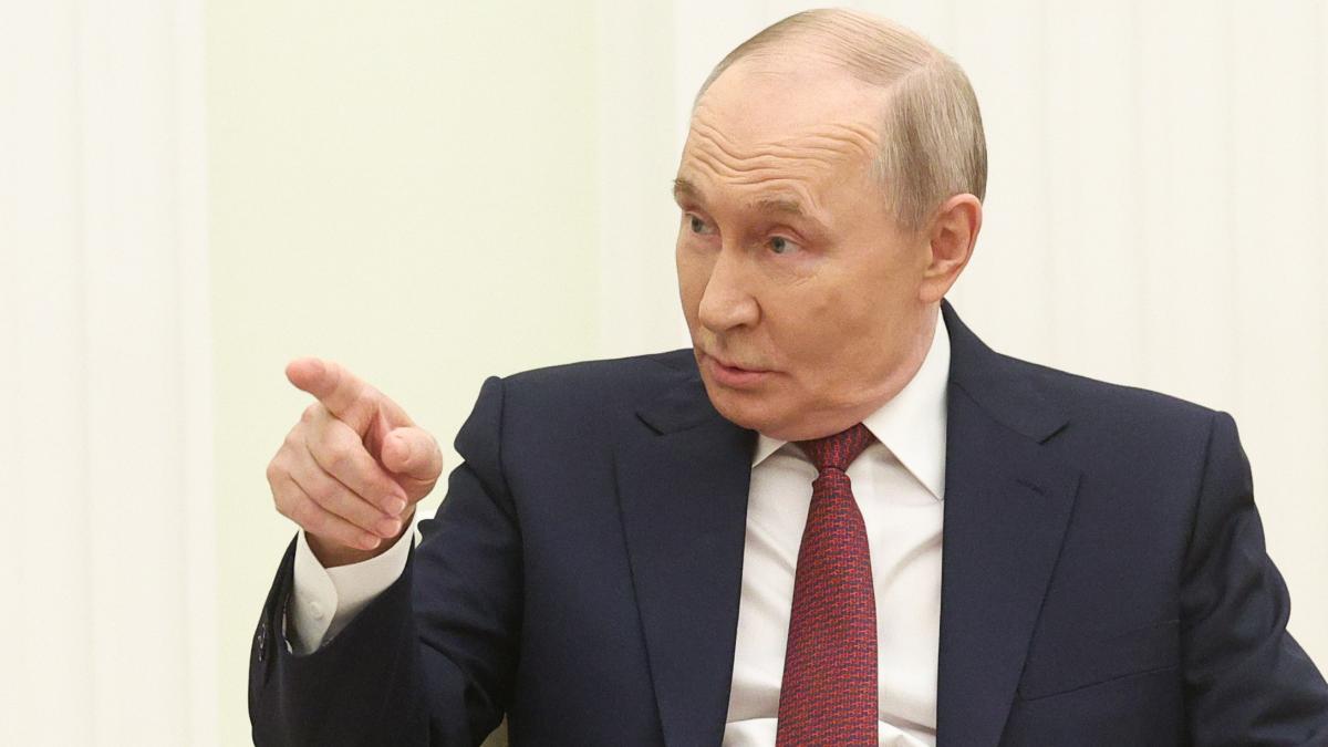 putin a amenintat ca rusia va riposta cu aceeasi forta daca occidentul ii confisca navele comerciale nu doar in acele ape ci oriunde