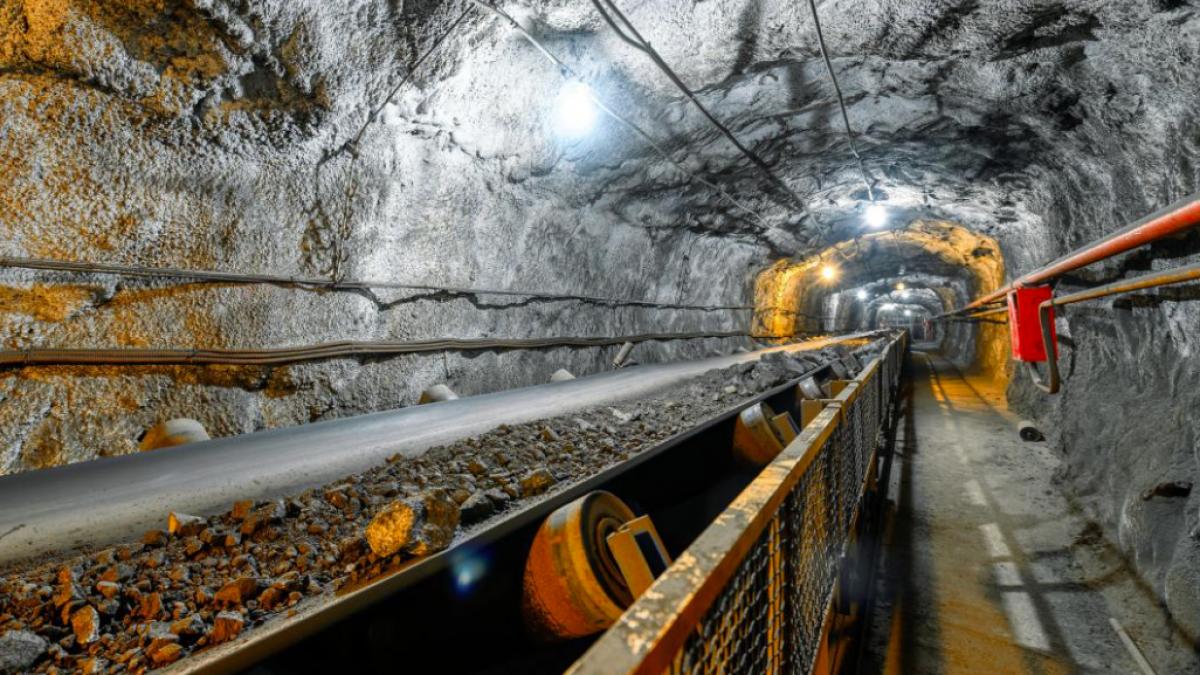 romania intra pe piata grafitului guvernul va aproba hg pentru exploatarea zacamantului de la baia de fier cel mai mare din europa