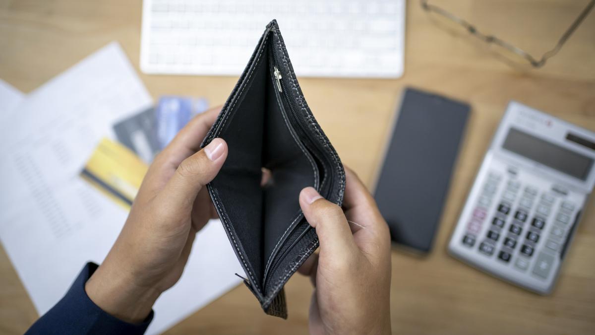 salariul mediu net a scazut in iunie pentru angajatii din educatie si sanatate salariul real mai mic in tara cu 8 3 fata de 2025