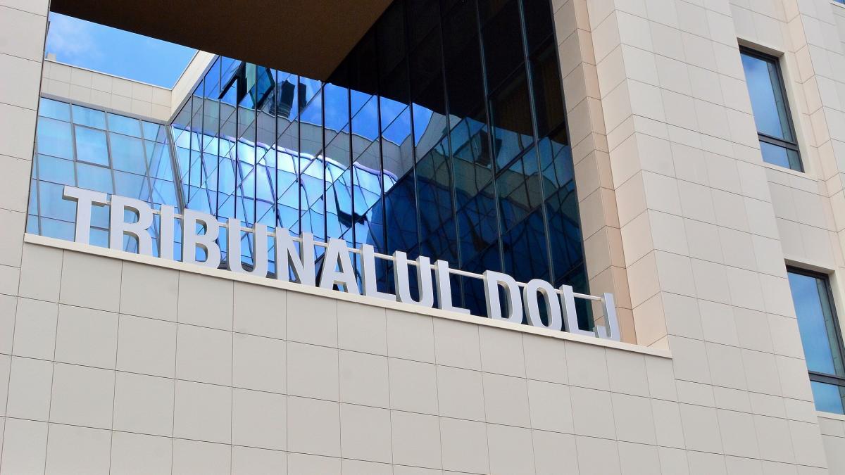 poza in care apare cladirea Tribunalul Dolj