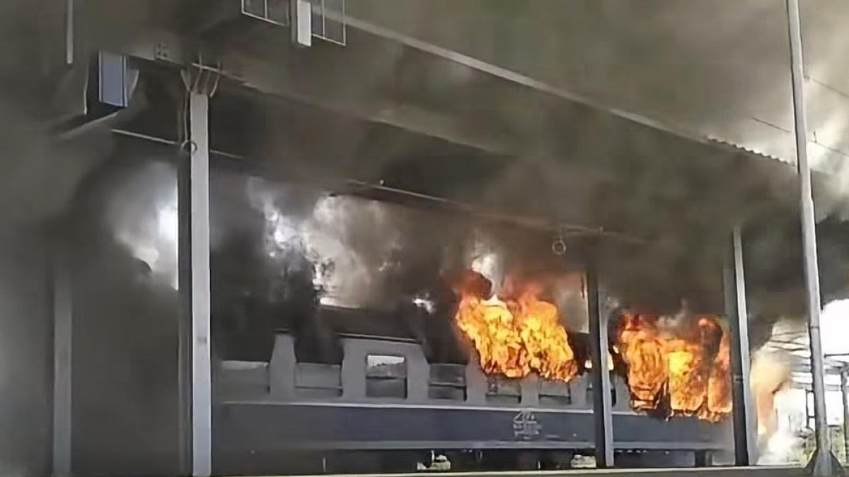 incendiu puternic la vagonul unui tren regio