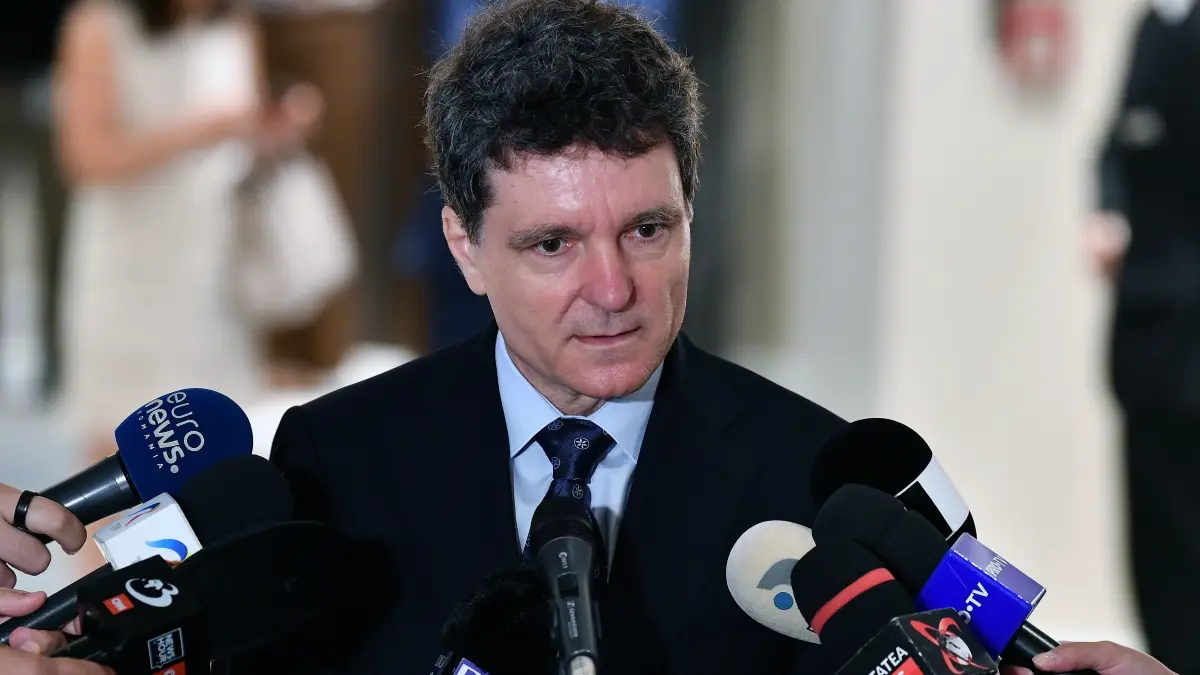 surse nicusor dan ar vrea sa anunte un premier pe 1 septembrie psd negociaza un guvern minoritar