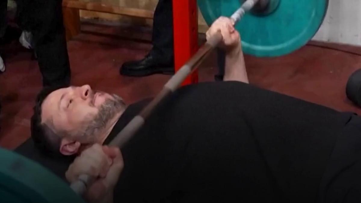 zelenski a jucat tenis de masa si a ridicat greutati alaturi de militari si veterani de razboi ucraineni