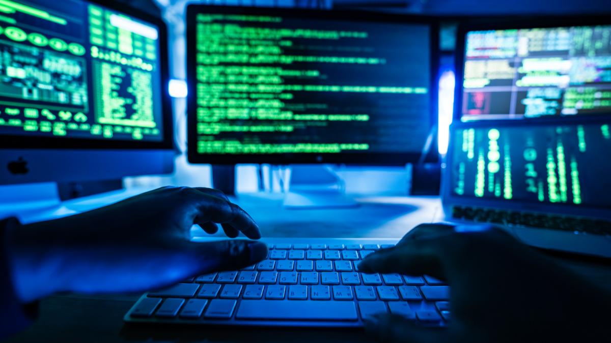 hackerii au atacat guvernul frantei si au furat datele financiare a sute de mii de francezi