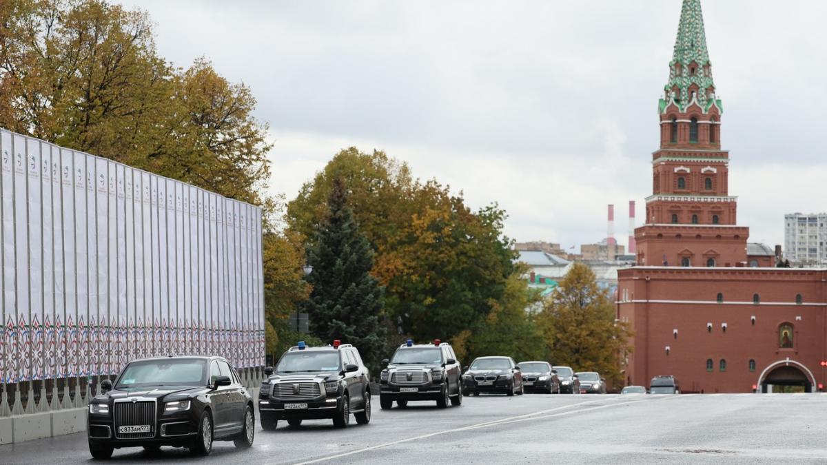 nyt de frica dronelor lui zelenski putin foloseste conserve si prin moscova umbla coloane oficiale momeala